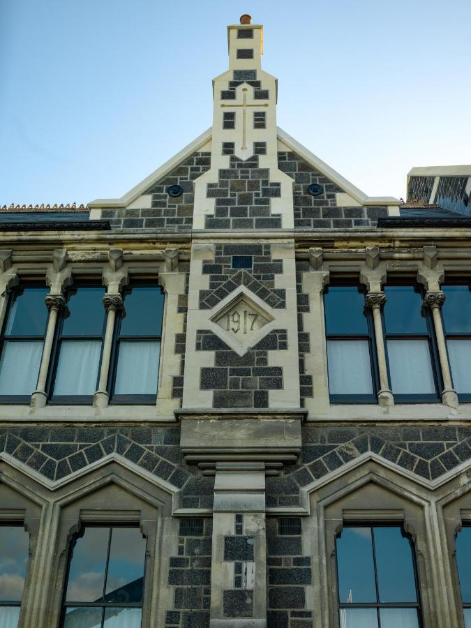 The Observatory Hotel Christchurch Exterior photo The 1917 date stone