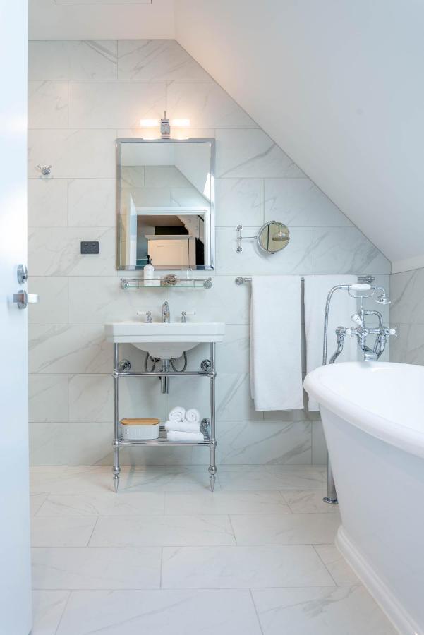 The Observatory Hotel Christchurch Exterior photo Bathroom